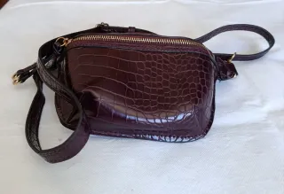 Bolso y riñonera efecto piel cocodrilo. MANGO