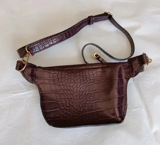 Bolso y riñonera efecto piel cocodrilo. MANGO