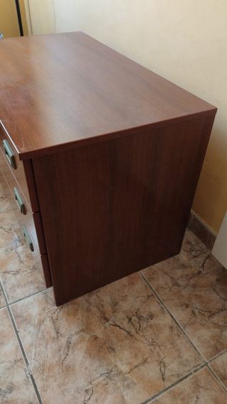 Comò in legno con 3 cassetti