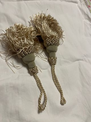 2 borlas vintage tela beige y dorado