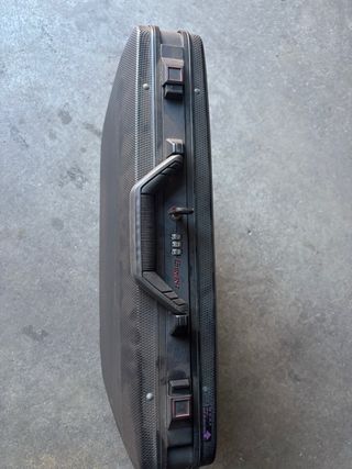 Maletín de trabajo negro y morado