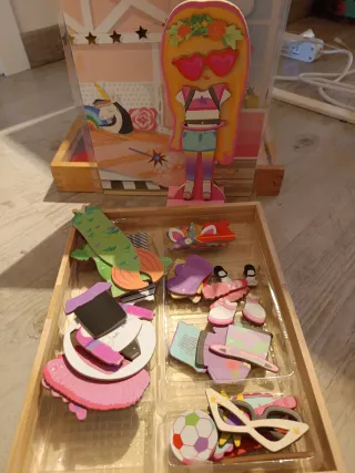 Juego de vestir a personajes magnéticos