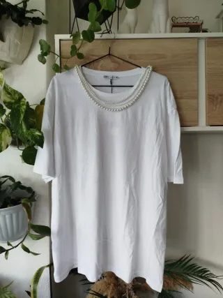 Camiseta detalle perlas Zara