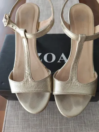 Sandalias de tacón piel doradas