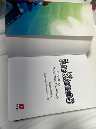 Los Futbolísimos 6: El misterio del castillo em...