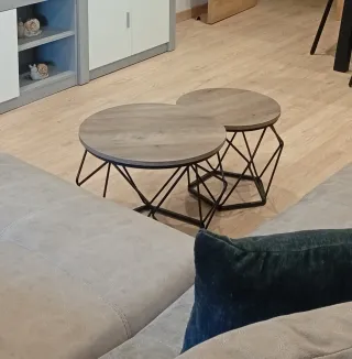 Tavoli da salotto rotondi in ferro battuto e legno