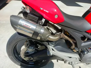 Ducati Monster 696 Roja