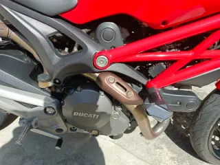 Ducati Monster 696 Roja