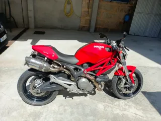 Ducati Monster 696 Roja