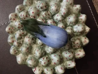 Cerámica decorativa con detalles en la tapa