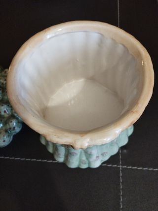 Cerámica decorativa con detalles en la tapa
