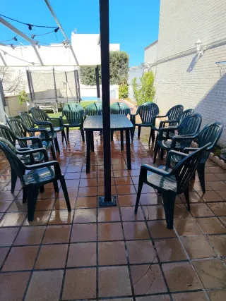 Mesa y 4 Sillas Jardín Plástico Verde