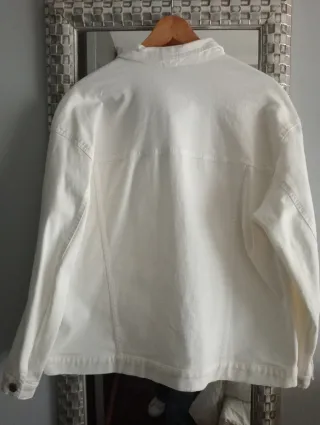 Cazadora vaquera mujer, oversize. Sin estrenar.