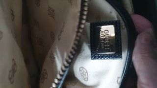 Bolso Guess Negro con Monedero