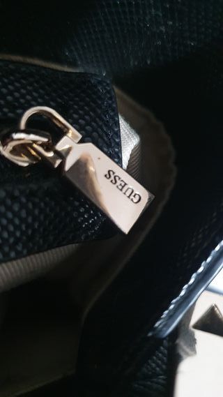 Bolso Guess Negro con Monedero