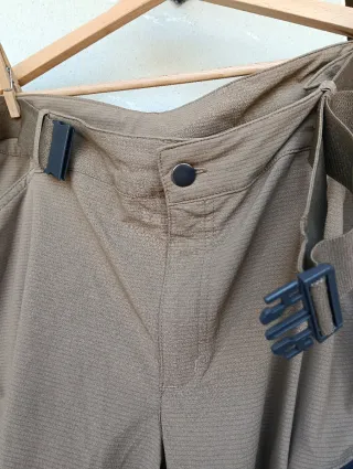 Pantalón corto trekking Simond beige Talla M.