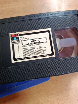 Películas VHS, con caja de videoclub (2)