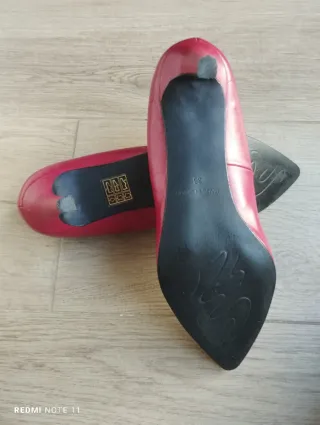 Lote de 3 pares de Stilettos rojos, verdes y negro