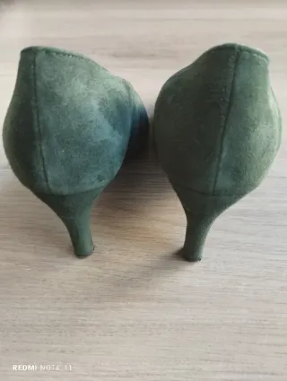 Lote de 3 pares de Stilettos rojos, verdes y negro