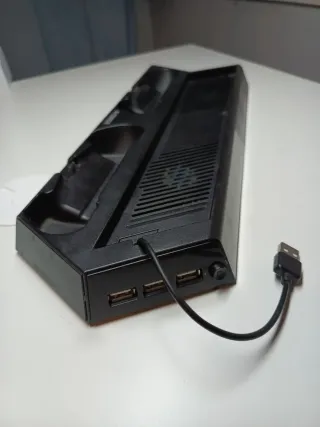 Base Carga PS4 con 3 Puertos USB