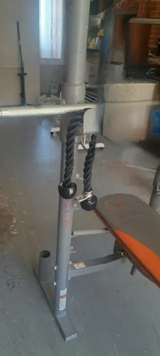 Banco de pesas con poleas