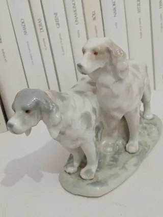 Figuras de porcelana de perros