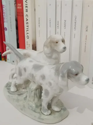 Figuras de porcelana de perros