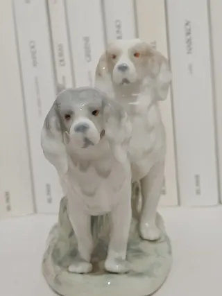 Figuras de porcelana de perros