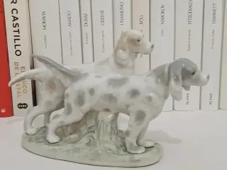Figuras de porcelana de perros