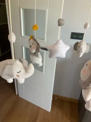 Móvil cuna peluches león y elefante