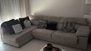 Sofá chaise longue gris y negro