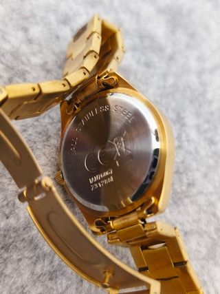 Relógio de Pulso Dourado Elegante - Novo