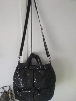 Bolso negro efecto piel de serpiente