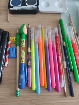 Lote pinturas y material escolar niños