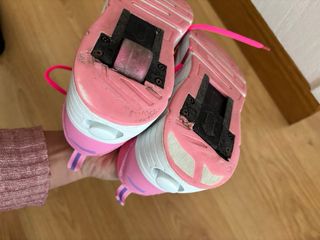 Zapatillas con ruedas rosas y moradas talla 35-36