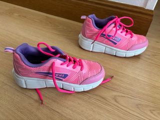 Zapatillas con ruedas rosas y moradas talla 35-36
