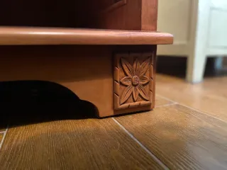 Mesa auxiliar de madera