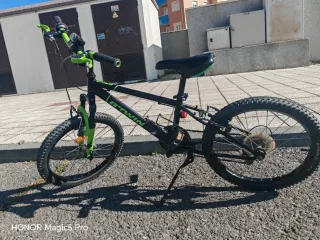 Bicicleta BTWIN 20 Negra y Verde