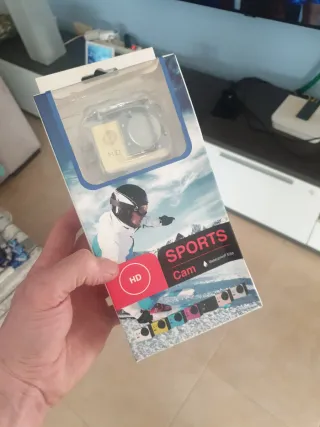 Cámara deportiva con accesorios sin usar