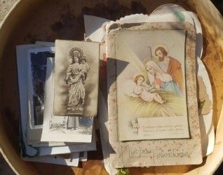 Lote religioso antiguo en caja de madera