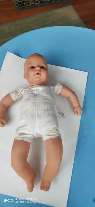 Muñeca Anabel con ropa, biberón y chupete