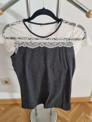 Poof S Blusa Encaje Gris y Blanco Talla S