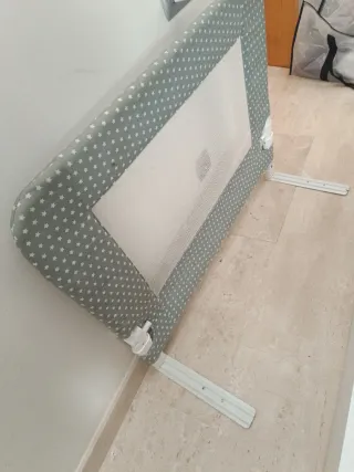 Barra de cama infantil estrellas