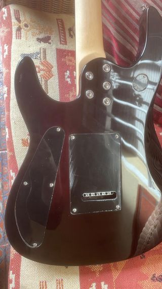 Guitarra Music Man Ernie Ball china no es original