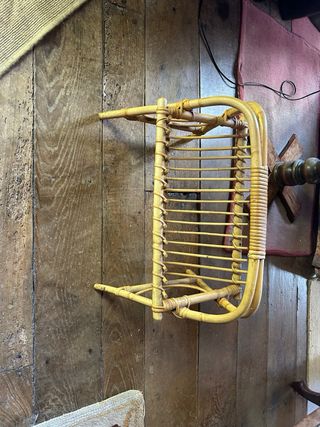 Revistero de mimbre vintage