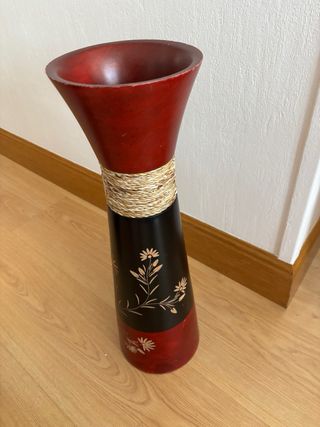 Jarrón de madera con cuerda