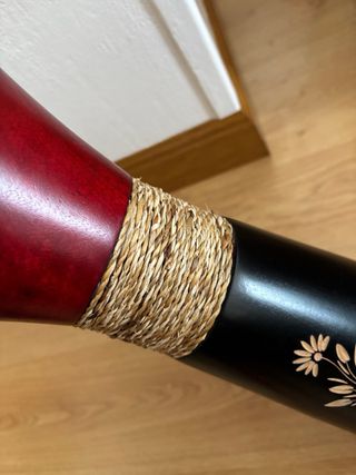 Jarrón de madera con cuerda