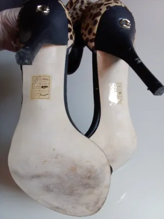 Sandali Guess leopardati neri multicolore