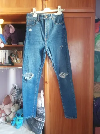 Pantalón vaquero desgastado azul