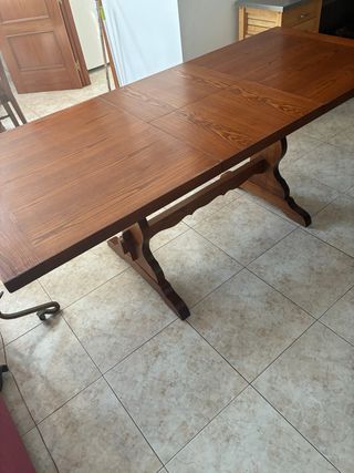 Mesa de salón extensible de madera